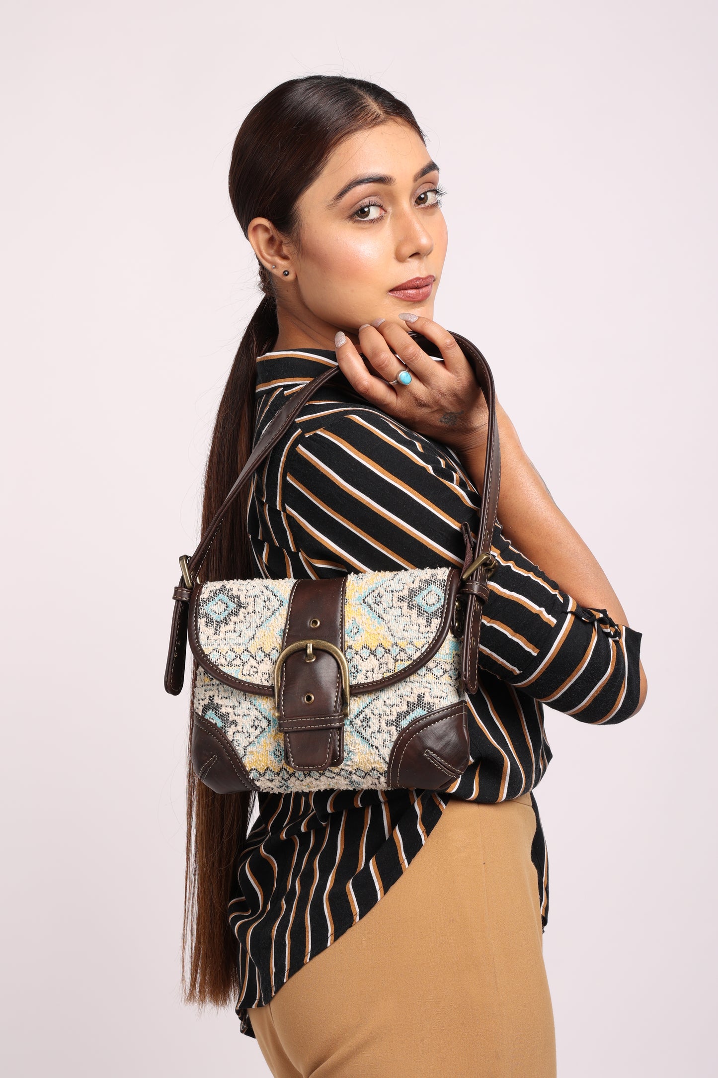 Esly's Vintage-Inspired Bird's Eye Print Shoulder Bag