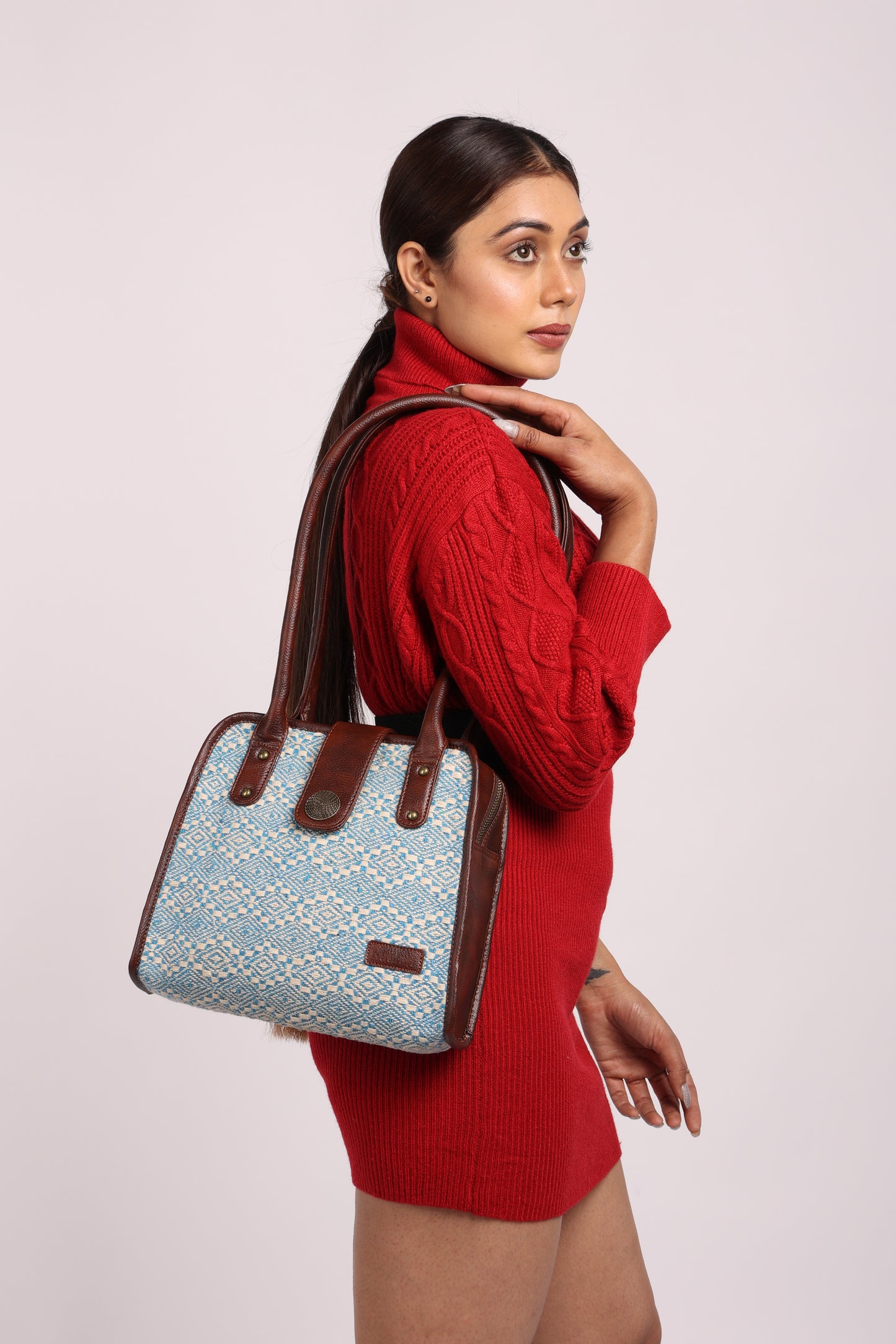 ESLY's Unique and Luxurious Caning Print Crossbody Bag