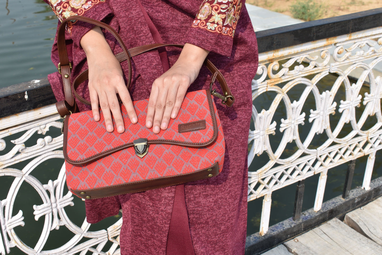 Esly's Joel Dewberry Small Sling/Crossbody Bag: Stay Organized and Chic in Stylish Red