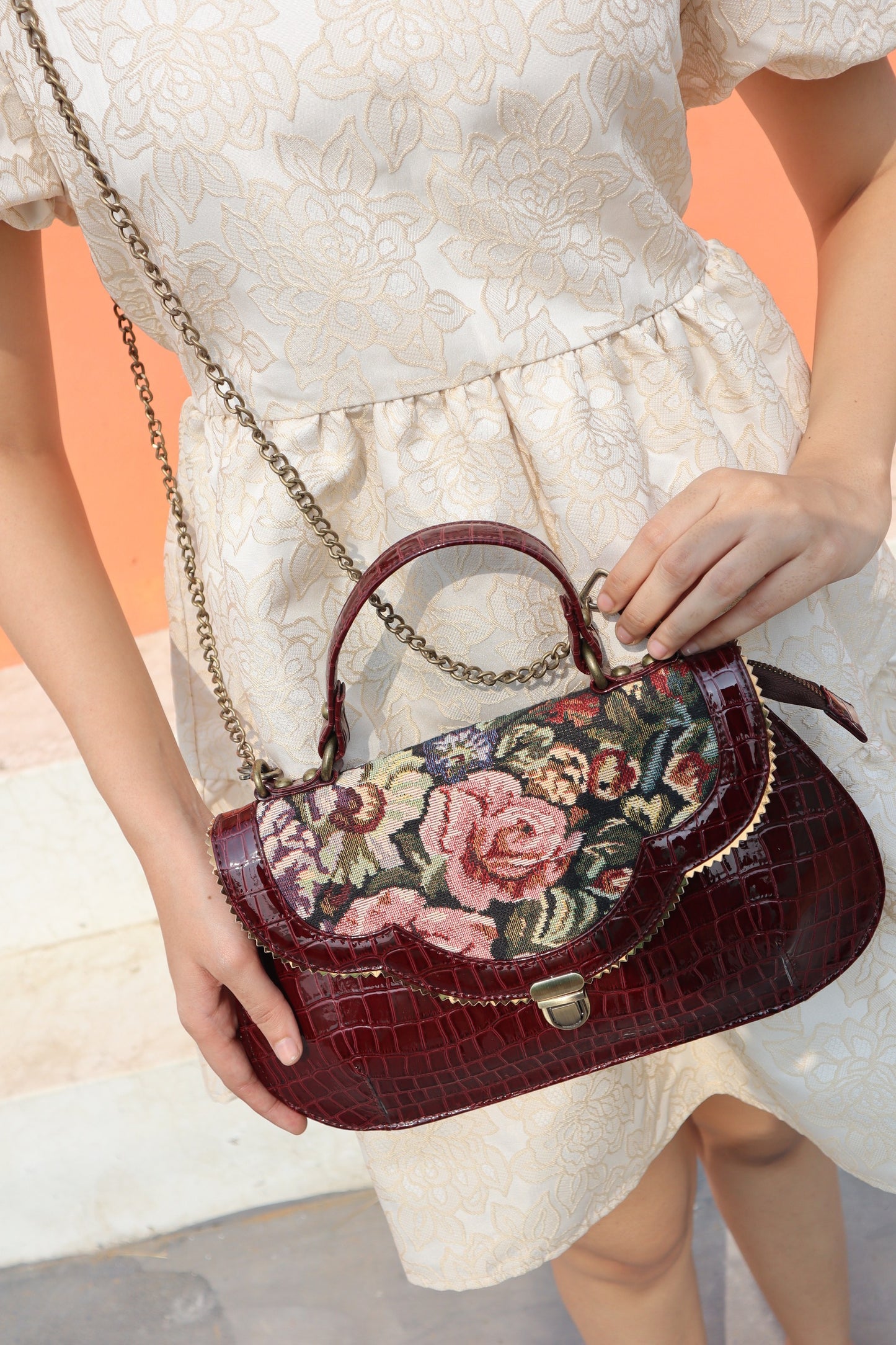 Esly's Brown Croco Chic: The Unique and Vintage-Inspired Flora Design Crossbody Bag